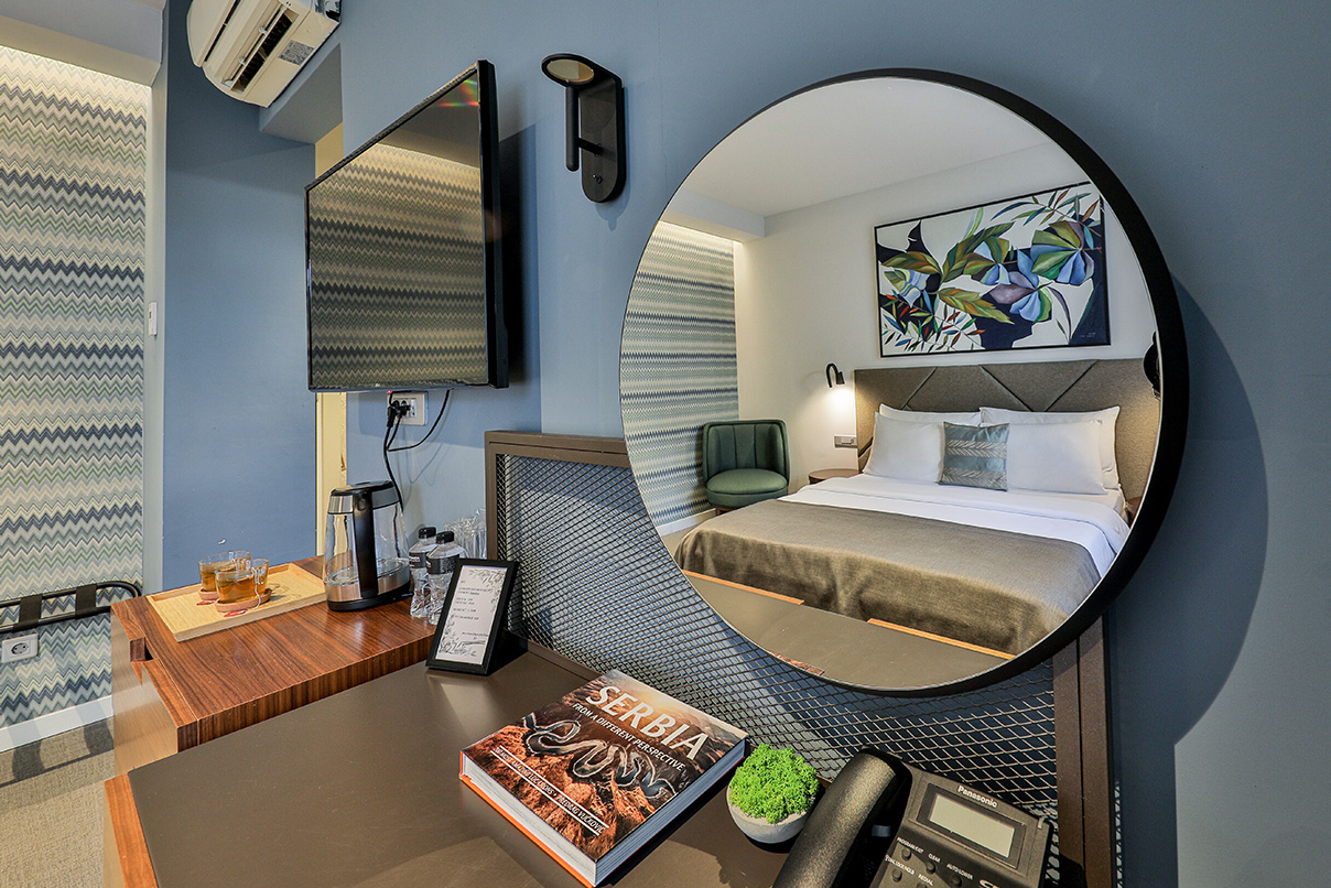 Deluxe Double Room – Hotel Botanica Belgrade Workspace and interior details in Deluxe Double Room at Hotel Botanica