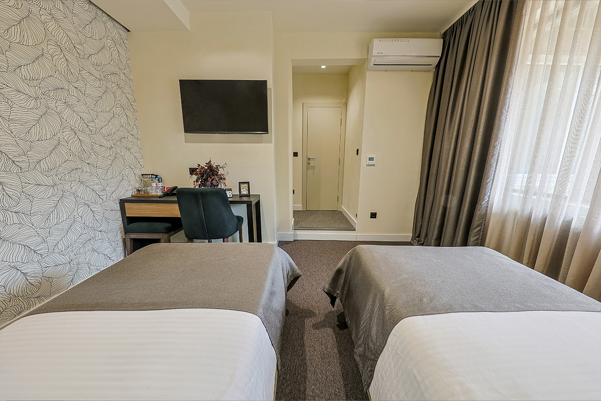 Deluxe Double Room – Hotel Botanica Belgrade2 Deluxe Double Room with twin beds at Hotel Botanica Belgrade