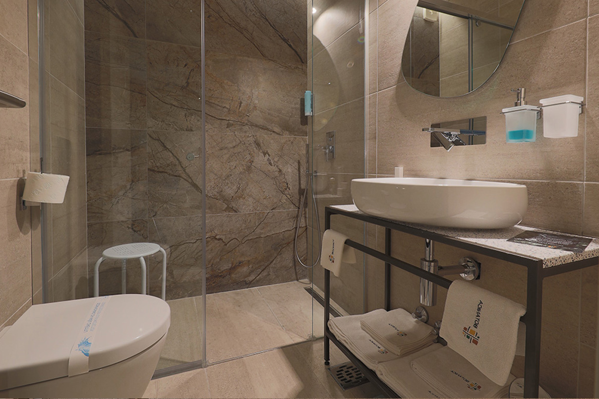 Hotel Botanica – Family Room Bathroom Modern bathroom in Family Room at Hotel Botanica Belgrade