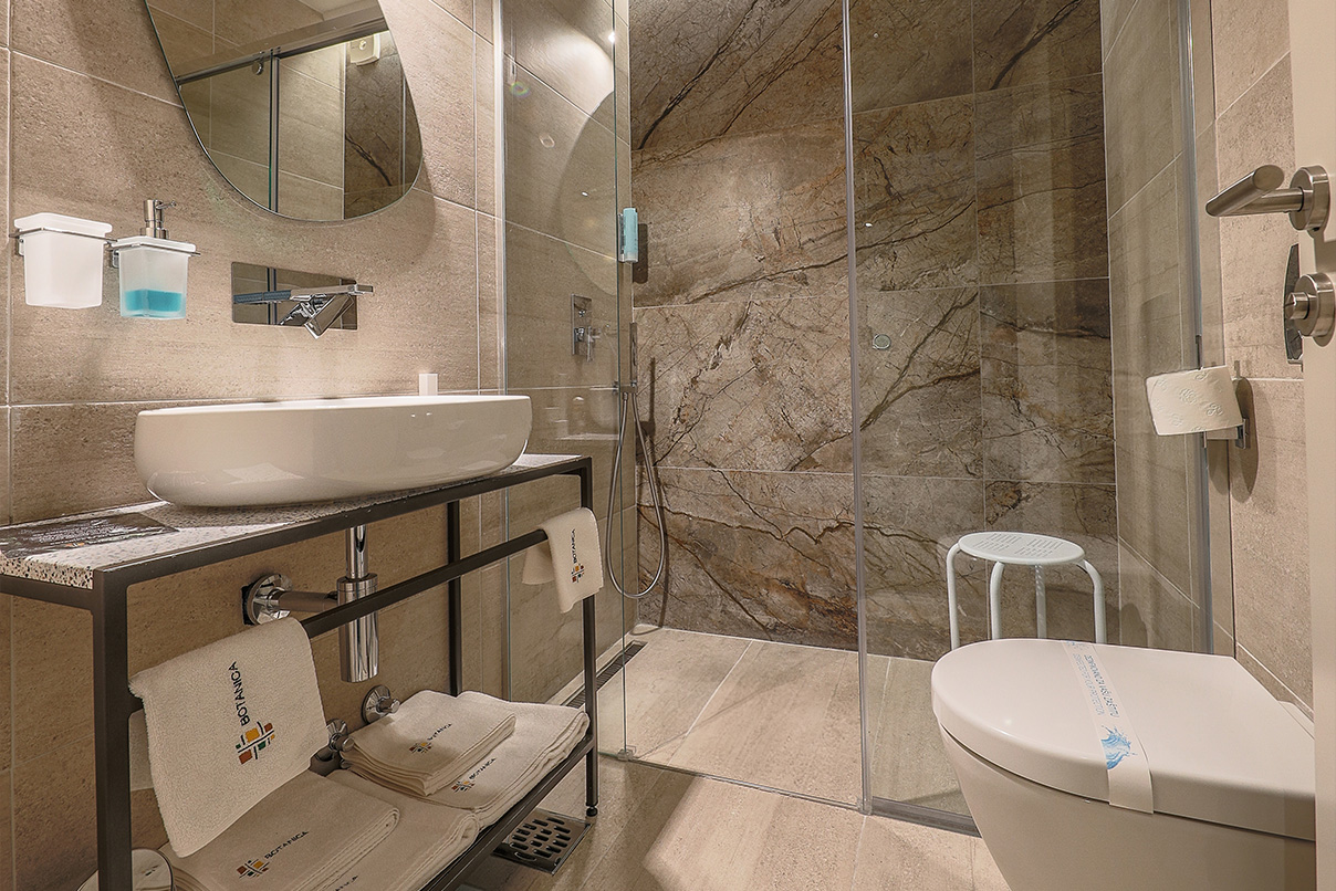 deluxe-double-room-bathroom-hotel-botanica Modern bathroom in Deluxe Double Room at Hotel Botanica