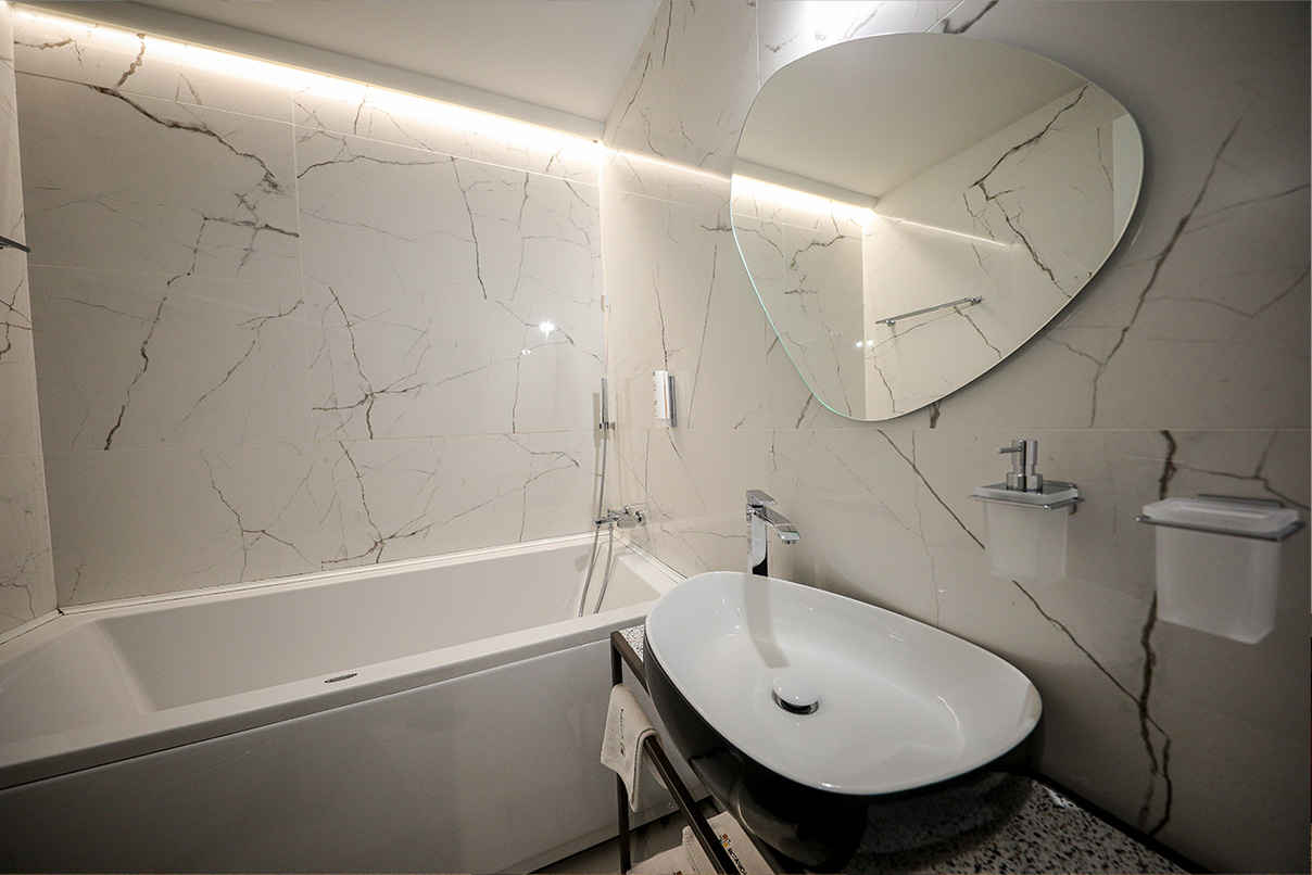 superior-double-room-bathroom-hotel-botanica2 Modern bathroom in Superior Double Room at Hotel Botanica